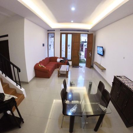 Padma Laguna Guesthouse Baturetno Εξωτερικό φωτογραφία